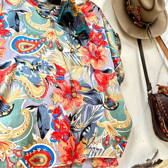 Beautiful boho blouse w paisley floral vibe resort vacay feel. - Picture 12 of 13